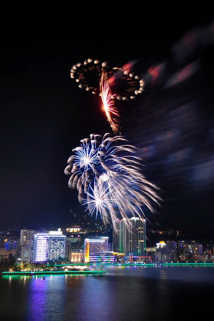 国内最适合“躺平”的城市：四季如春，房价叫板鹤岗！7W能买房，5点下班，每年却有3W人想逃离...