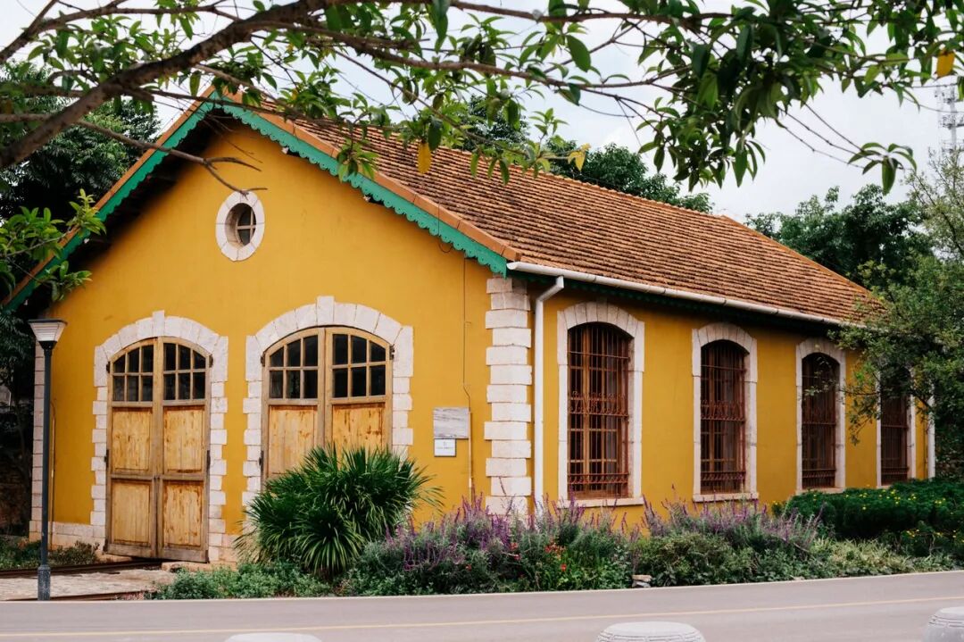 国内最适合“躺平”的城市：四季如春！房价不输鹤岗，6W买一套！5点下班，却有不少人逃离...