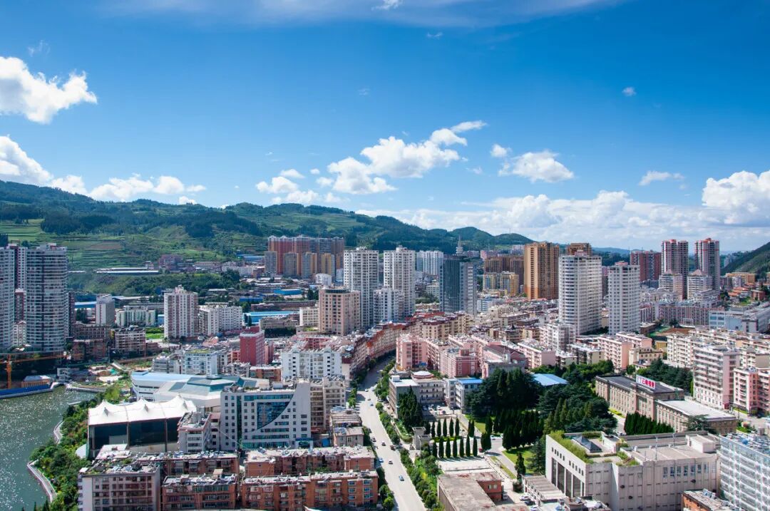 国内最适合“躺平”的城市：四季如春！房价不输鹤岗，6W买一套！5点下班，却有不少人逃离...