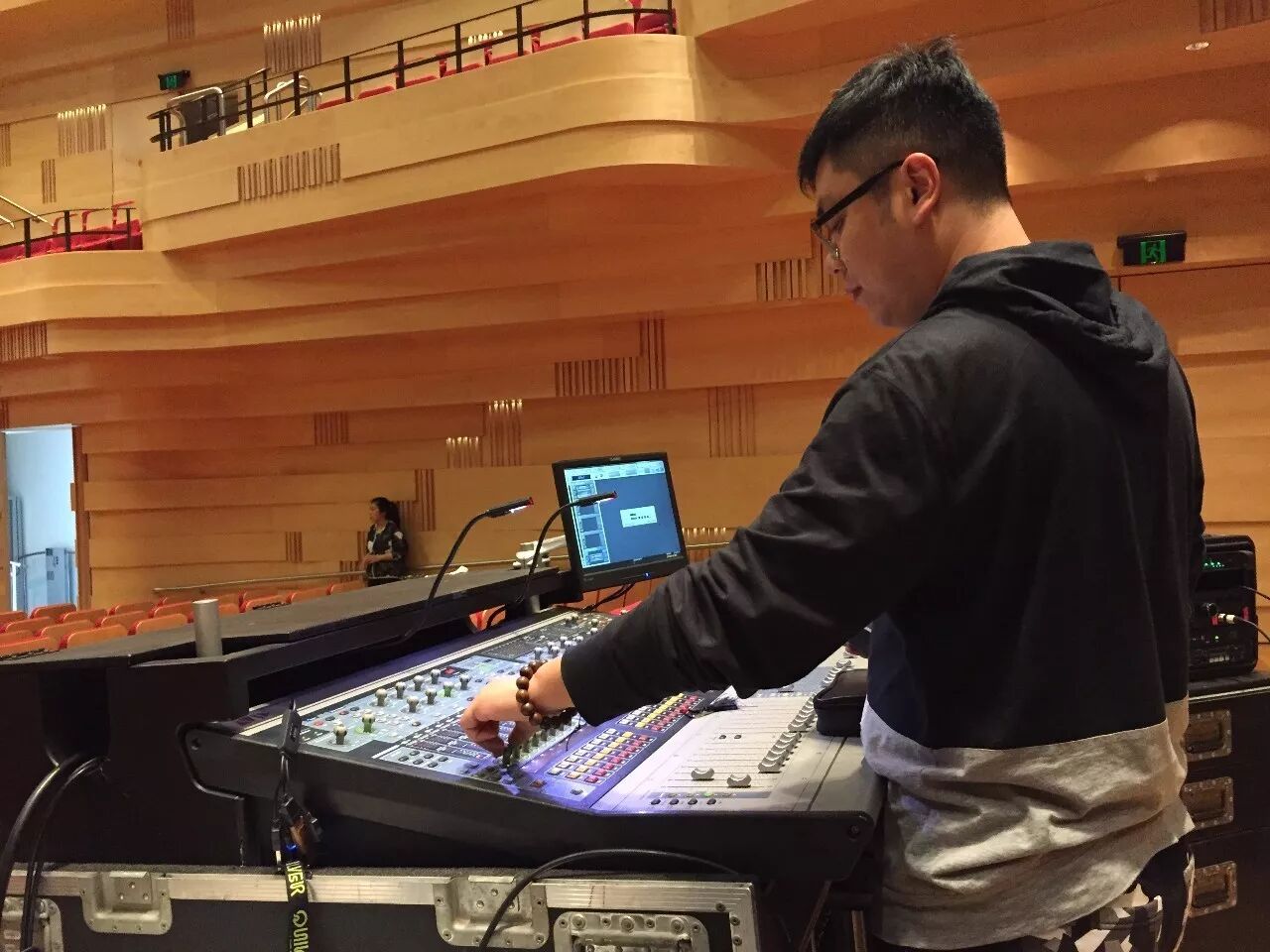 %name 大爱 · 美美澳洲华人歌后慈善演唱会圆满成功！