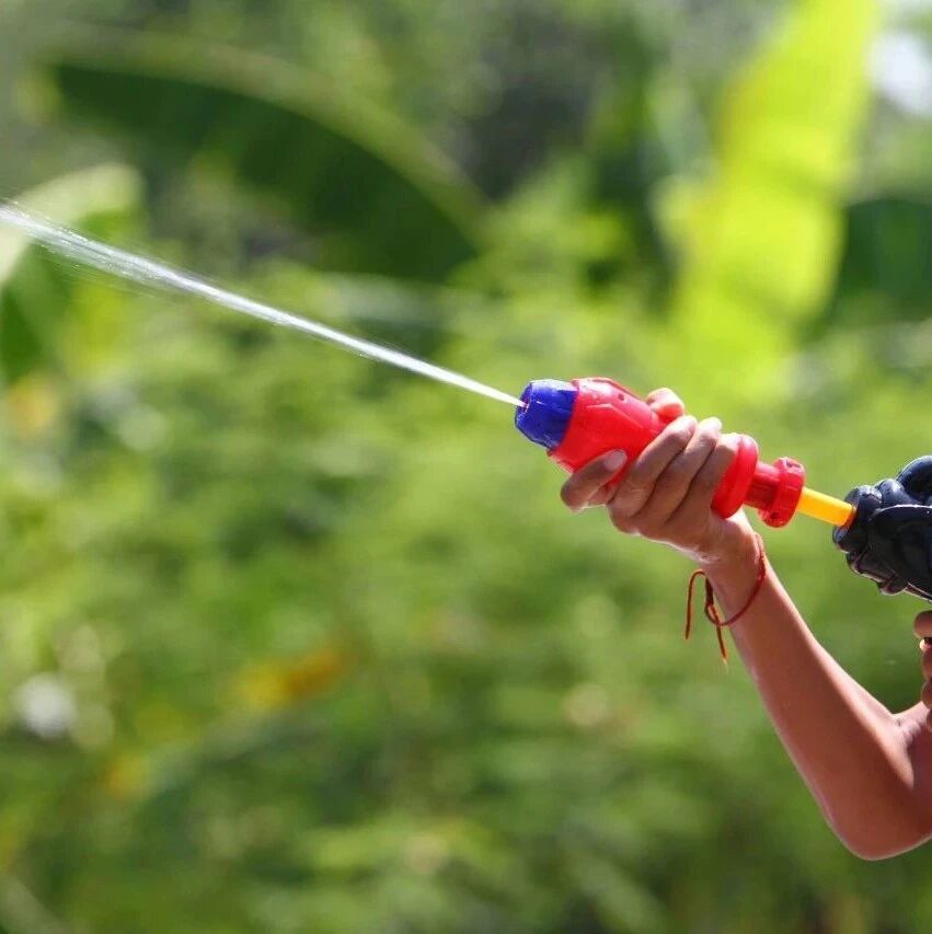 男孩尿尿尿歪的，有问题吗？