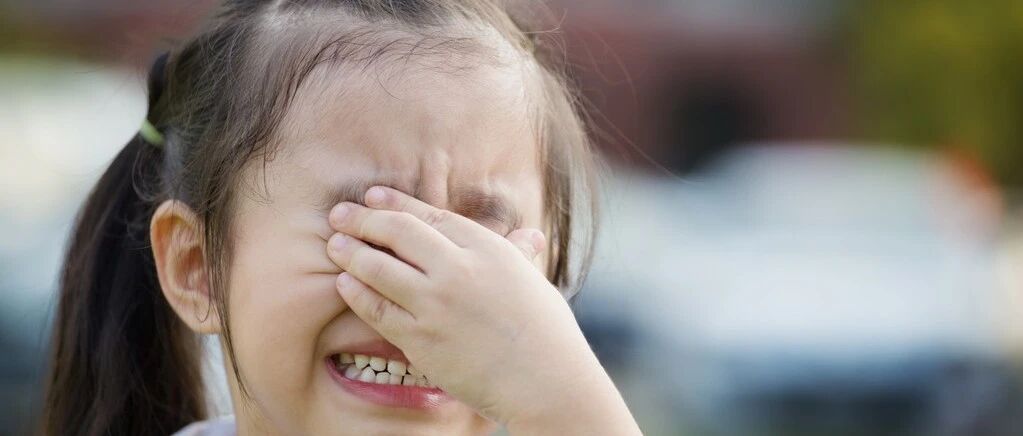 孩子的哭闹，有时需要的是一个“台阶”