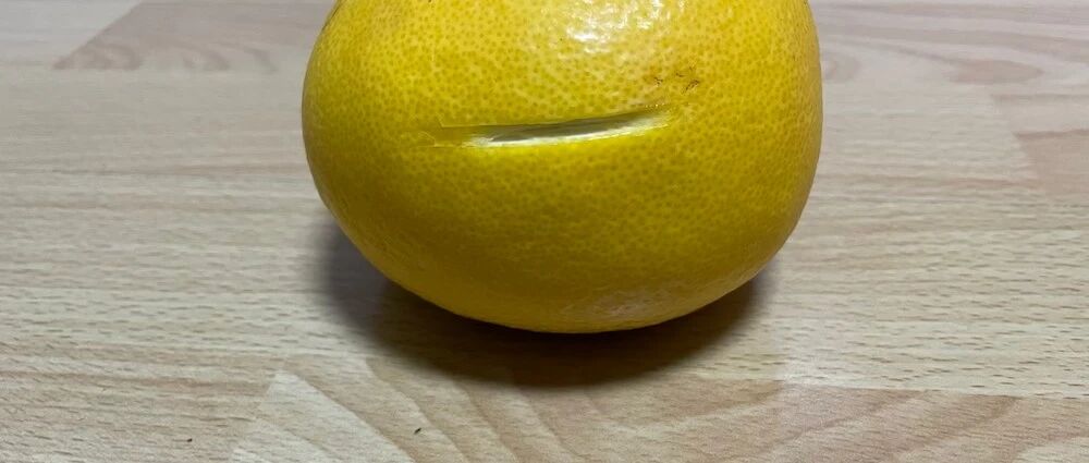 孩子额头磕到墙上，裂了个口子，流血.....怎么办？