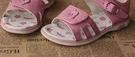 小孩几岁就不需要穿包头凉鞋了？