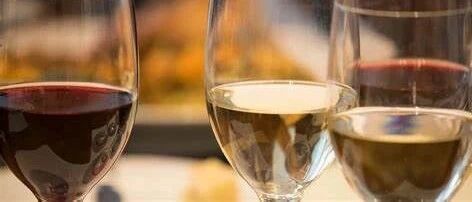 大人满身烟酒味，抱孩子或和孩子一起睡有影响吗？