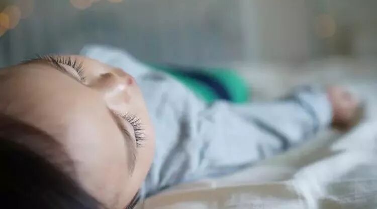 2岁孩子昏迷不醒，原因大家都没有想到