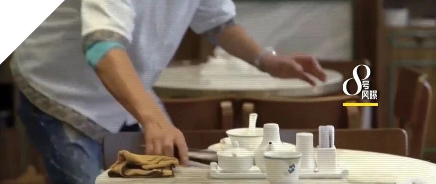 老戏骨变成洗碗工，娱乐圈从没有铁饭碗