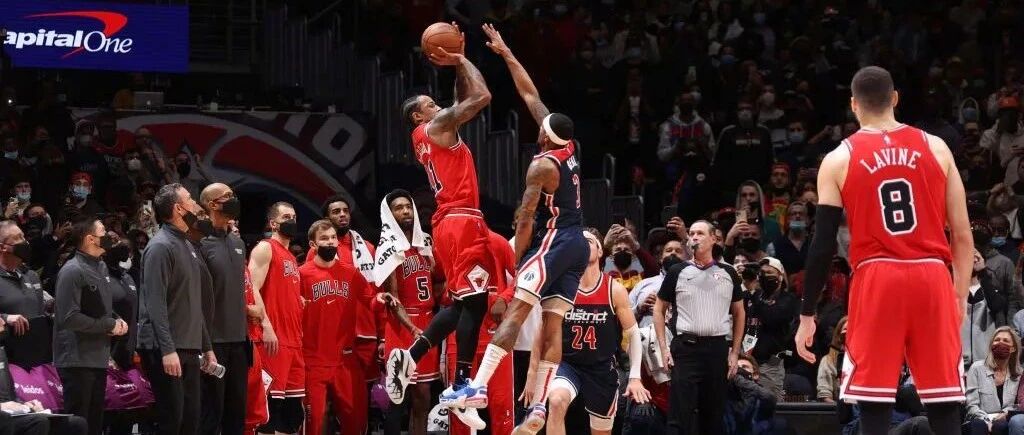 疯狂！太疯狂了！又又又绝杀！连着两天压哨绝杀，历史第一人！