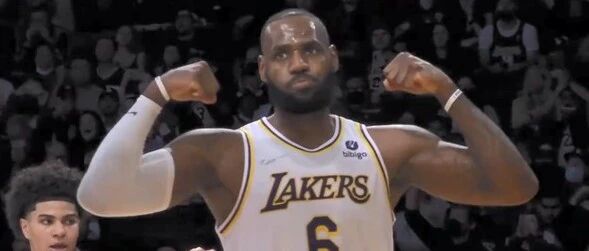 再战斯图尔特！詹姆斯打疯了！这样的湖人三巨头还是第一次见…