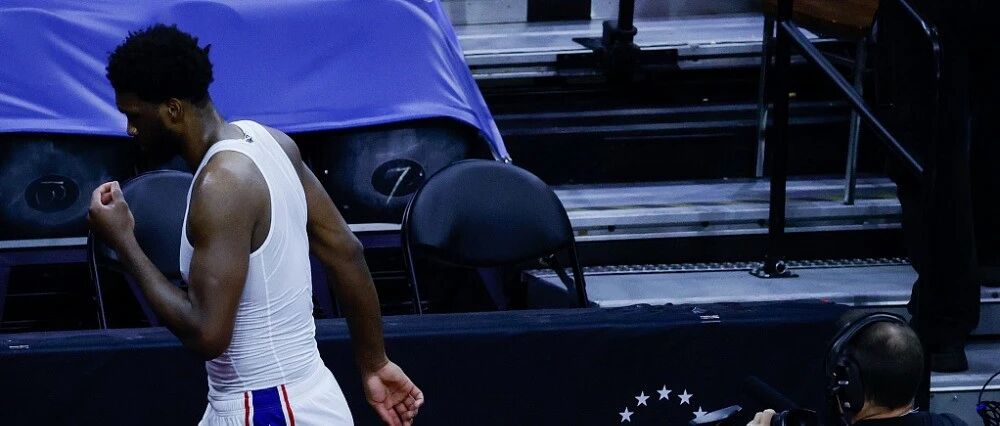 “不想打就赶紧滚！”