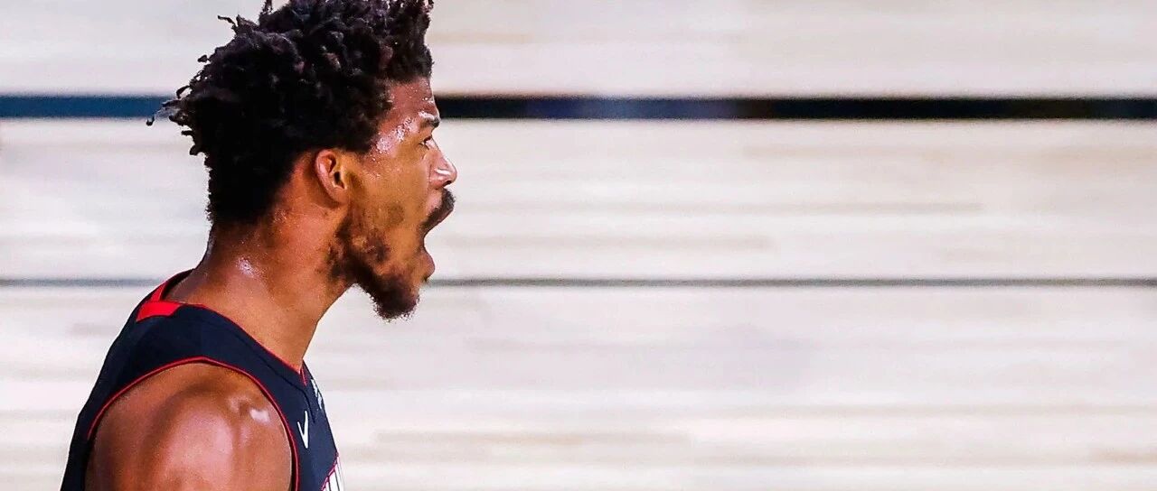 输球后，詹姆斯发飙了，球员通道怒扔护臂！巴特勒太硬了，40+13+11