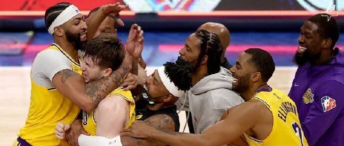 重磅！爆炸新闻！宣布与湖人决裂！