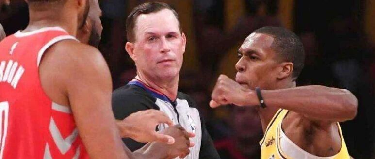 太惨烈了！有人打到飚血离场，浓眉痛苦倒地！对不起，隆多！