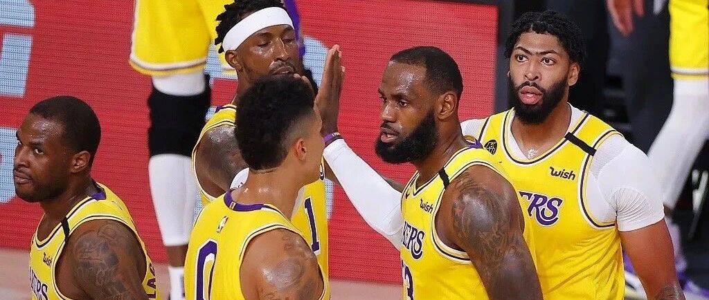 3016天首胜！詹姆斯怒摔牙套！利拉德受伤退场，气的摔毛巾...