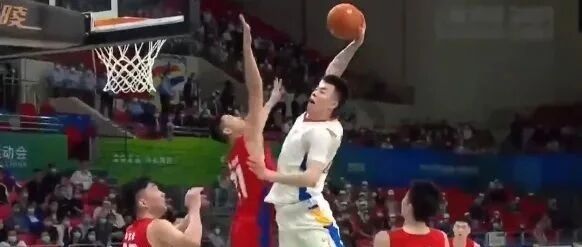 全网刷屏了！年度最佳扣篮！这就是中国锋线的未来…
