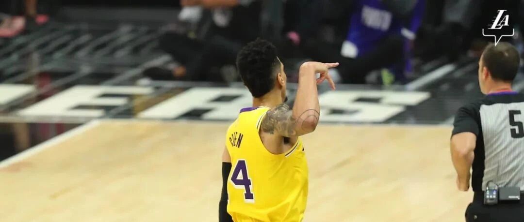 赶紧道歉！湖人球迷错怪他了，他冒着跟腱断裂的风险坚持打比赛...