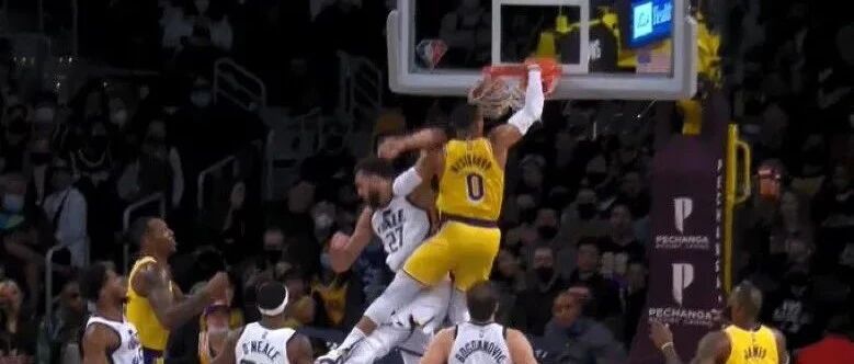 爆炸！死亡隔扣+杀死比赛！威少又杀回来了...