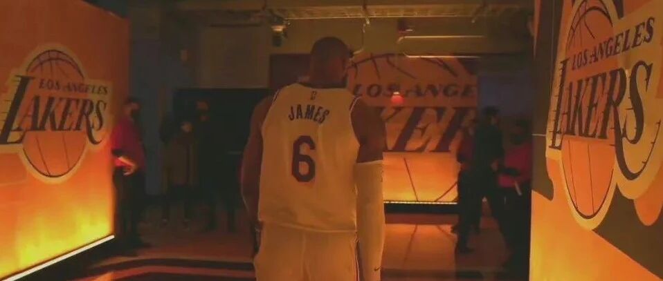 自杀式输球啊！五连败！詹姆斯里程悲+被隔扣！唉，威少…