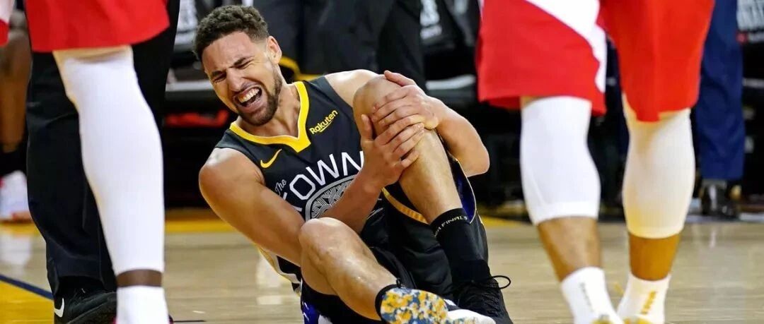 突发！出事了！克莱受伤最新情况，不妙啊！疑是跟腱…