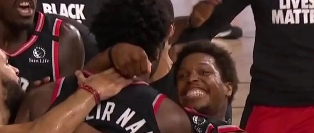 炸了，牛批啊！0.5秒绝杀！绝杀+反绝杀！另一边的洛杉矶球队拿下首胜