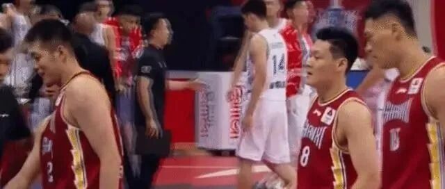 张宁首秀0分，这就没未来了？CBA首秀炸裂啊，祝铭震1v1颜射周琦