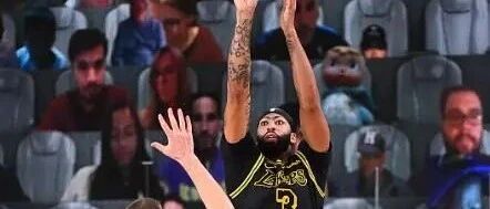 ​浓眉绝杀！牛批！​这球太炸了，压哨绝杀！