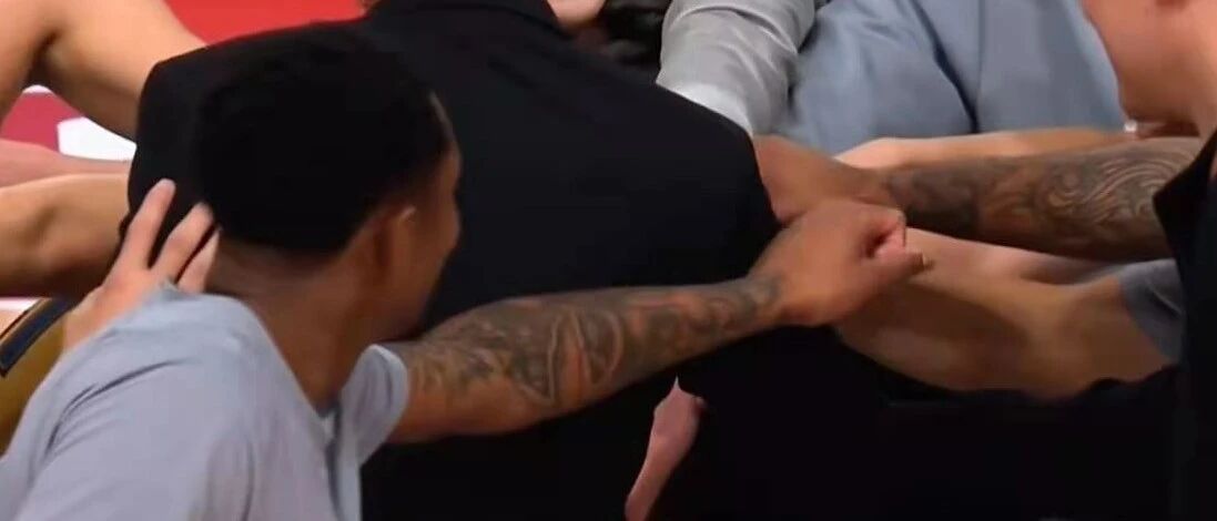 半场狂轰98分！单节55分！历史第一！太恐怖了啊，这比全明星还牛啊…