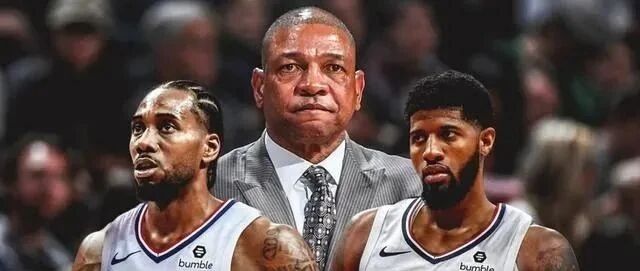 气炸了！快船曾爆发内讧！球迷怒烧乔治球衣！老里不走了，全因小卡...