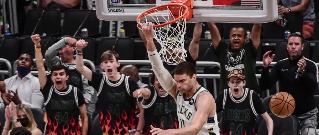 太狠了！雄鹿上了4个字母哥！