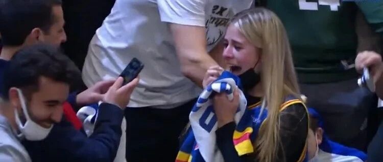 十连败！42分惨败！勇士暴揍对手！克莱气炸了：都TM演我...