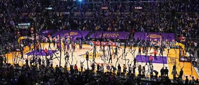 官宣退役！再见了！湖人球迷的青春...