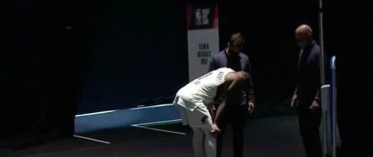 利拉德受伤+浓眉伤退！甜瓜霍华德爆发冲突！詹姆斯发飙了...