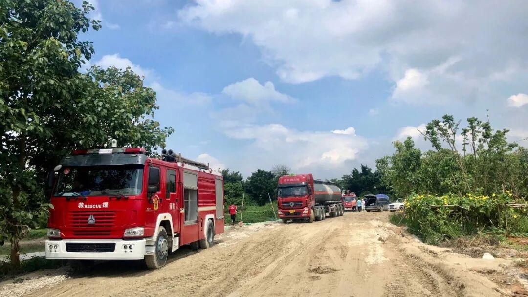 甬莞高速普宁赤岗段危化品泄漏事故处置受污染水体经全力抽集转运即将