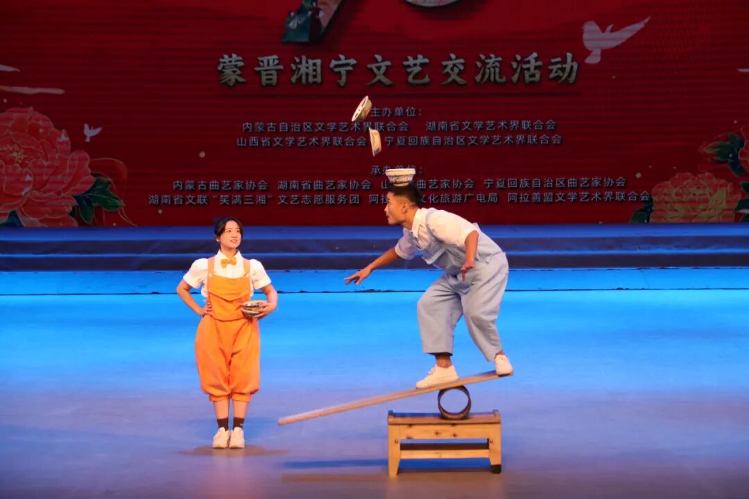 昨晚，一场热辣滚烫的“曲艺盛宴”在阿拉善精彩上演！ 第5张