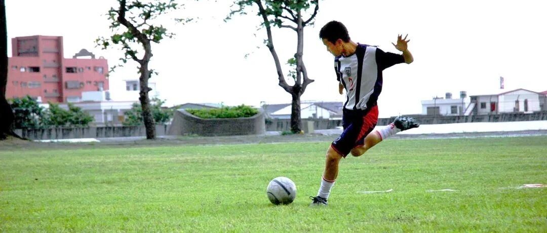 我也曾想靠踢球上清北 · 下篇 | 人间 · Z世代