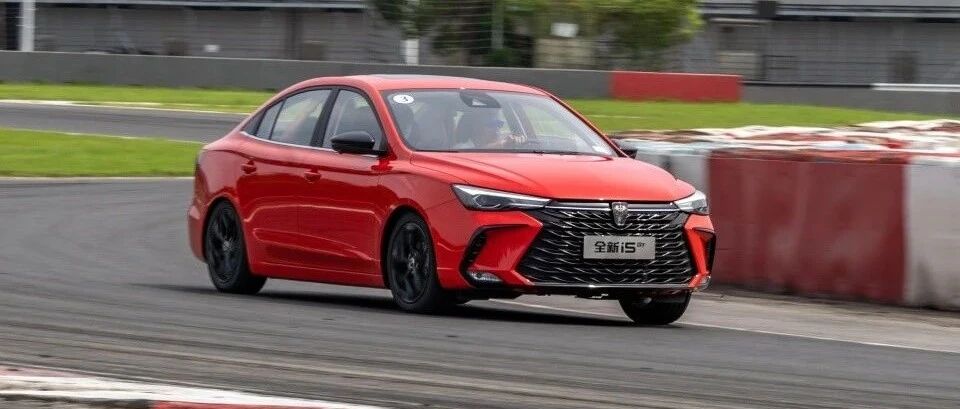 试驾荣威i5 GT 10万以内运动家轿新曙光