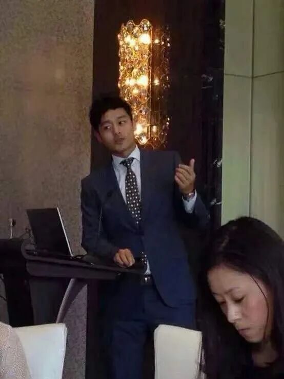 20岁爆红，38岁成百亿总裁夫人，一现身就上热搜，她凭啥？  （图） - 7