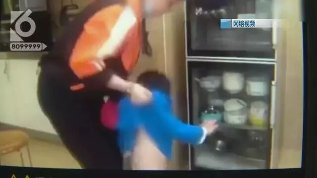 心疼到崩溃！2岁孩子被幼师在监控死角打骂（视频/组图） - 18
