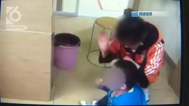 心疼到崩溃！2岁孩子被幼师在监控死角打骂（视频/组图） - 21