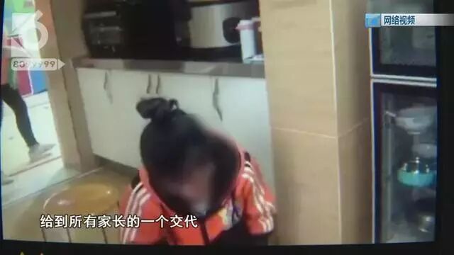 心疼到崩溃！2岁孩子被幼师在监控死角打骂（视频/组图） - 11