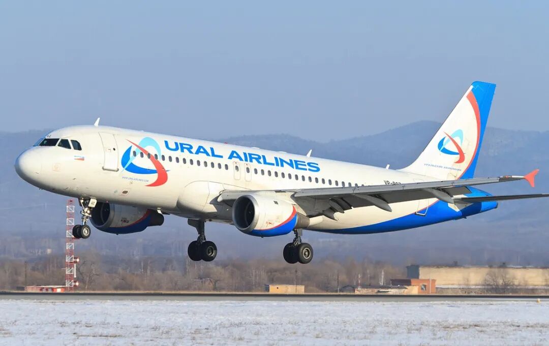 航空公司带“三个耐克”标识回归，这波操作引争议