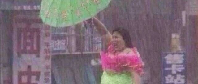 落魄女子失声痛哭：你也曾感受过生活不易吗？哈哈哈哈哈哈哈哈哈哈哈哈