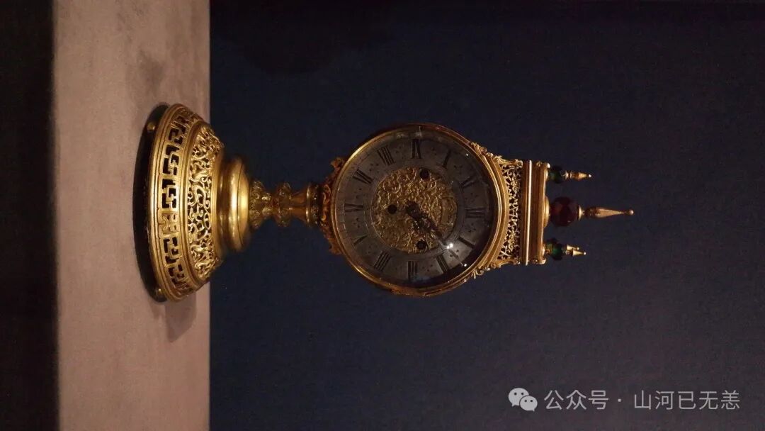 26毫米 f/4  1/320秒 ISO 6400  曝光偏差 0.6 无闪光