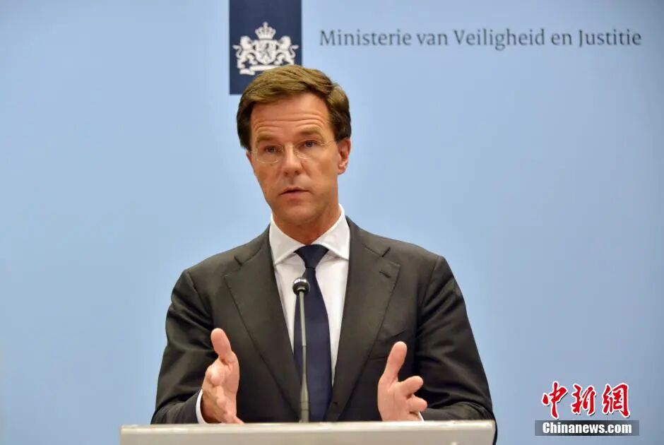 阿姆斯特丹消息:据当地媒体报道,荷兰首相吕特7日宣布,因执政联盟内部