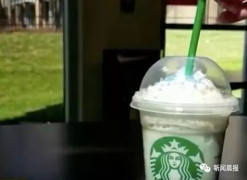 星巴克将全面停用塑料吸管！网友：用葱喝吗？