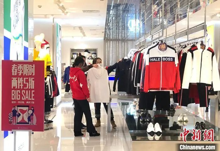 服装业收入或蒸发4000亿！你多久没买新衣服了？|服装业收入或蒸发4000亿！你多久没买新衣服了？