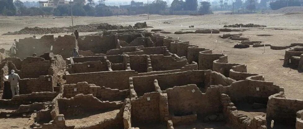 3000年前失落古城重见天日：街区完好，还有面包房