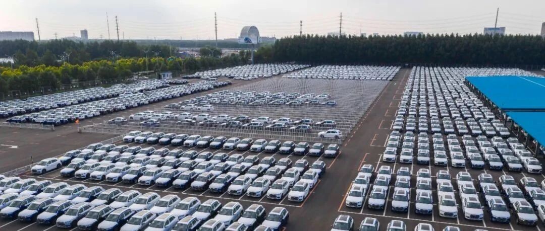 2021年中国汽车产销终结下滑 连续13年拿下全球第一