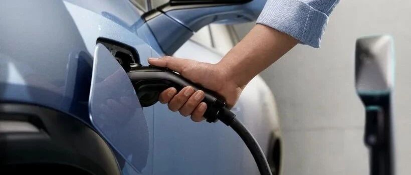 2021新能源汽车爆发式增长背后：有人“尝鲜”奥迪e-tron、有人说开比亚迪“真香”