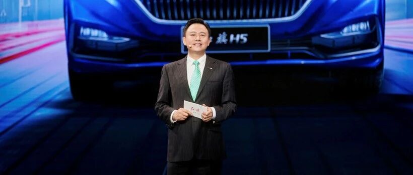 徐留平高举“红旗”